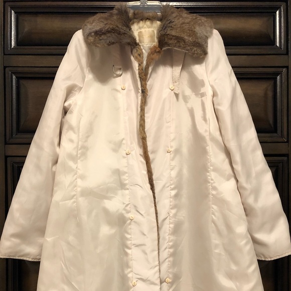 Women Raincoat - Picture 15 of 16